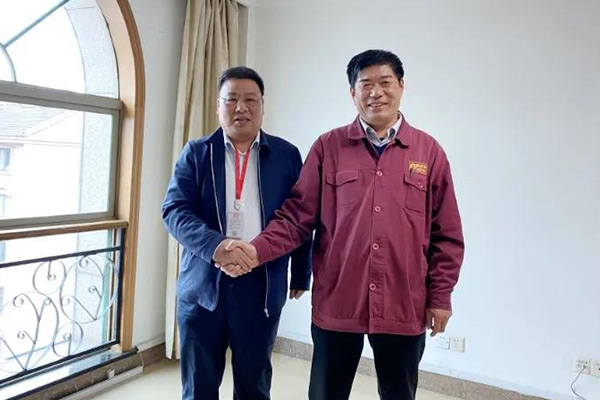 新鄉長城副總經理與沙鋼集團領導合影