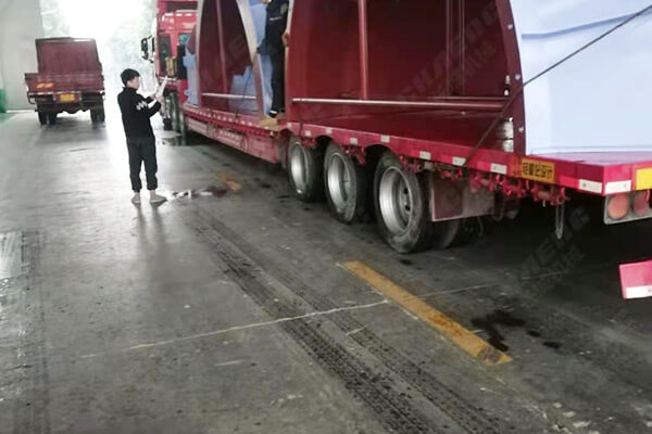 山東年產30萬噸礦粉線設備部件發貨