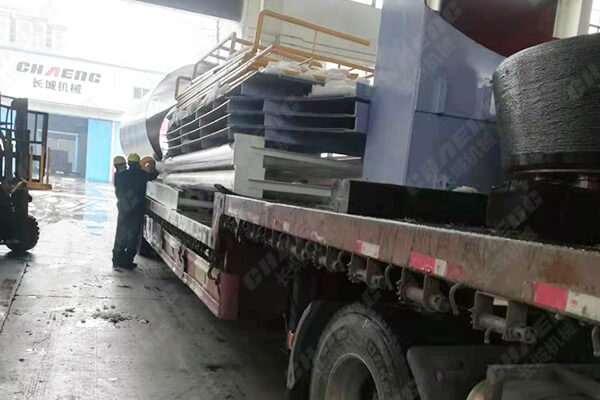 山東棗莊年產30萬噸礦粉線設備部件發貨