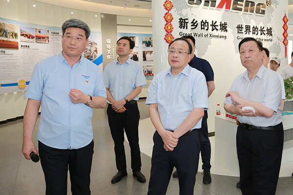 新鄉市政府市長魏建平到長城機械調研督導“萬人助萬企”活動開展情況