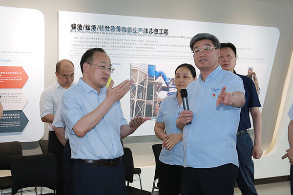 新鄉市政府市長魏建平到長城機械調研督導“萬人助萬企”活動開展情況