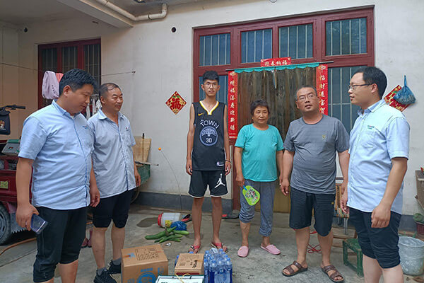 新鄉長城給受災員工送物資