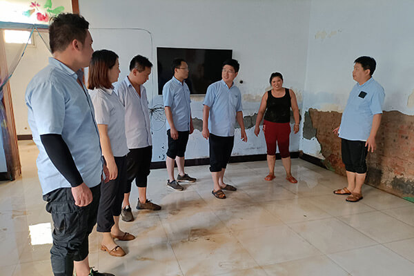 新鄉長城給受災員工送物資