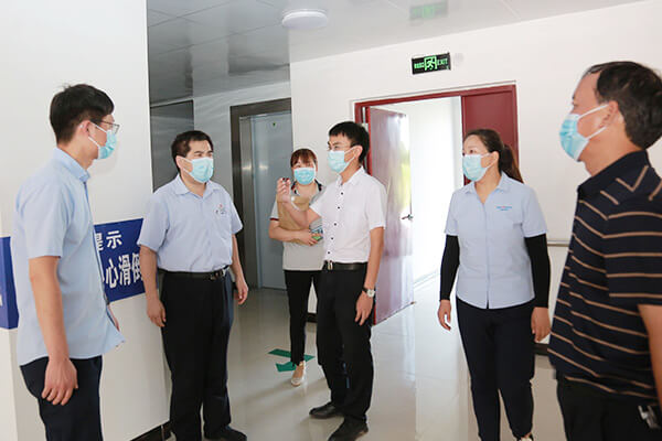 新鄉長城員工向孟莊鎮敬老院捐款