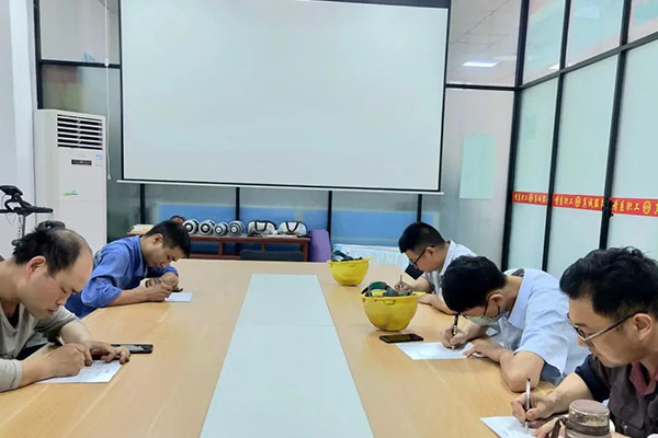 長城機械“師帶徒”結業考試